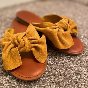 American Eagle Tie Know Sandals